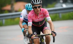 Le Britannique Simon Yates, leader du Giro, lors de la 15e étape qu'il a remportée, le 20 mai 2018 à Sappada  