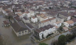 Vue aérienne de Saintes inondée par les eaux de la Charente, le 6 février 2021