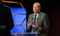 Le maire de Bordeaux Alain Juppé participe à une émission à la chaîne TF1, le 12 juin 2016