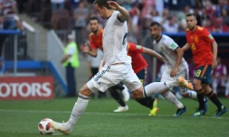 L'attaquant russe Artem Dzyuba égalise sur penalty contre l'Espagne en 8e de finale du Mondial, le 1er juil 2018 à Moscou 