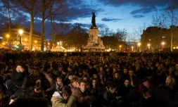 Rassemblement pour la "Nuit Debout", place de la République à Paris, le 10 avril 2016