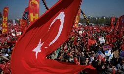 Manifestation organisée par le Parti républicain du peuple (CHP) en soutien au maire arrêté d'Istanbul, Ekrem Imanoglu, à Maltepe, dans la banlieue d'Istanbul, le 29 mars 2025