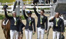 L'équipe de France championne olympique de saut d'obstacles, aux JO de Rio le 17 août 2016