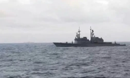 Cette image tirée d'une vidéo prise le 31 mars 2025 et publiée par le ministère taïwanais de la défense le 1er avril 2025 montre des navires militaires chinois dans les eaux au large de Taïwan
