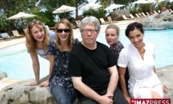 Mardi 23 octobre 2007 

Le jury du 3ème festival du film de La Réunion (de gauche à droite Julie Depardieu, Ludivine Sagnier, Claude Miller, Florence Thomassin et Aure Atika)