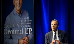 Howard Schultz, ancien patron de Starbucks présente son livre "Partir de rien", le 28 janvier 2019 à New York 