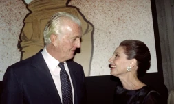 Le couturier français Hubert de Givenchy et l'actrice américaine Audrey Hepburn le 21 octobre 1991 à Paris