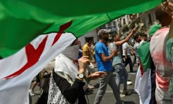 Des manifestants défilent à Alger pour protester contre les dirigeants du pays, le 30 juillet 2019