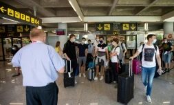 Touristes à l'aéroport de Palma de Mallorque le 27 juillet 2020