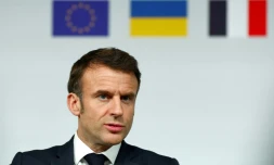 Le président Emmanuel Macron s'exprime aprÚs une réunion internationale consacrée à l'Ukraine à l'Elysée, le 26 février 2024 à Paris