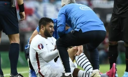 L'attaquant de l'équipe de France Nabil Fekir victime d'une rupture du ligament croisé, en amical face au Portugal, le 4 septembre 2015 à Lisbonne