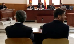 Lionel Messi (à droite) et son père Jorge Horacio Messi, le 2 juin 2016 lors du procès au tribunal de Barcelone