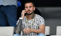 L'attaquant argentin Dario Benedetto dans les tribunes du Stade Vélodrome avant le match amical de l'OM contre Naples, le 4 août 2019