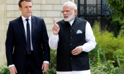 Le Premier ministre indien Narendra Modi (d) et le président français Emmanuel Macron, le 3 juin 2017 au palais de l'Elysée à Paris
