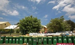 Jeudi 8 novembre 2007 - 

Les poubelles de la moitié des communes de l'île ne sont plus collectées à la suite d'une grève chez Véolia