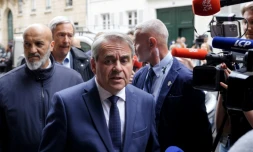 Le président du Conseil régional des Hauts-de-France, Xavier Bertrand, arrive pour assister à une réunion d'urgence des Républicains à Paris, le 12 juin 2024