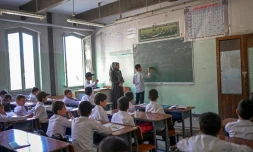 Des garçons en classe, à l'établissement scolaire Esteqlal de Kaboul, le 18 septembre 2021