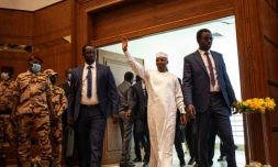 Le chef de la junte au pouvoir depuis 2021 au Tchad, le général Mahamat Idriss Déby Itno arrive au ministÚre tchadien des Affaires étrangÚres, à N'Djamena le 2 mars 2024