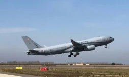 Photo fournie par les forces armées d'un avion décollant de Istres vers Mulhouse pour y évacuer des malades du Covid-19, le 21 mars 2020