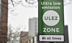 Les nouveaux panneaux de signalisation indiquant l'entrée de la zone à ultra basse émission dans le centre de Londres, le 8 avril 2019