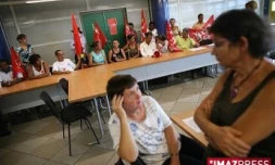 Vendredi 14 décembre 2007 - 

Les agents en contrat précaire au sein de l'Éducation nationale ont une nouvelle fois manifesté au rectorat