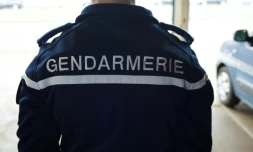 Un petit avion de tourisme en provenance de Cannes s'est écrasé mardi en début d'après-midi près de la piste de l'aérodrome de Ghisonaccia (Haute-Corse) faisant quatre morts, a-t-on appris auprès de la préfecture de Corse.