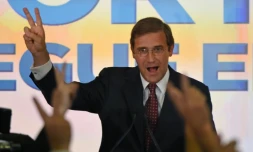 Le Premier ministre portugais Pedro Passos Coelho fête sa victoire aux législatives, le 4 octobre 2015 à Lisbonne