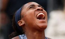 Coco Gauff exulte après sa victoire samedi en finale à Roland-Garros, contre la numéro un mondiale Aryna Sabalenka