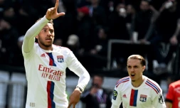 Le Lyonnais Corentin Tolisso (gauche), buteur à Décine-Charpieu contre Rennes le 9 avril 2023