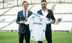 Le président de l'OM Pablo Longoria et le nouvel entraßneur du club, Roberto De Zerbi, le 9 juillet 2024 au Vélodrome