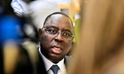 Une photo prise le 1er décembre 2015, du Président sénégalais Macky Sall, parlant à des journalistes au Bourget près de Paris, lors de la COP 21