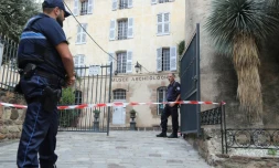 Un périmÚtre de sécurité est en place à Saint-Raphaël (Var) le 23 octobre 2019, alors qu'un homme s'était retranché dans le musée archéologique de la ville