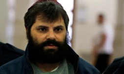 Yosef Haim Ben-David, principal accusé dans le meurtre d'un adolescent palestinien brûlé vif en 2014, à son arrivée le 22 mars 2016 au tribunal à Jérusalem pour une expertise psychiatrique