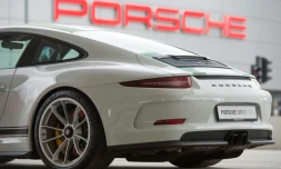 Un responsable du fabricant de bolides de luxe Porsche a été placé en détention provisoire