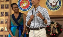 Le président Barack Obama et son épouse Michelle lors de leur visite le 25 décembre 2016 sur la base milirait d'Hawaï