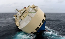 Photo fournie par la Marine nationale le 29 janvier 2016 du cargo "Modern Express" à la dérive dans le Golfe de Gascogne