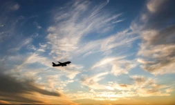 Presque autant de passagers cette année qu'en 2019 et un retour aux bénéfices: après avoir été torpillé par la pandémie, le secteur aérien mondial est en train de signer un rétablissement spectaculaire qui reste toutefois fragile selon les compagnies