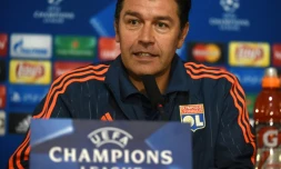 L'entraîneur de Lyon Hubert Fournier en conférence de presse, le 3 novembre 2015 au stade de Gerland