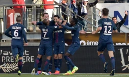 La joie des joueurs du PSG autour d'Edinson Cavani après le 2e but contre Nancy à Marcel Picot, le 15 octobre 2016