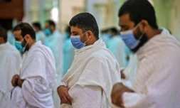 Une photo fournie par le ministÚre saoudien de l'Information montre des pÚlerins effectuant des priÚres dans la mosquée Namira, le 30 juillet 2020, dans la ville de La Mecque