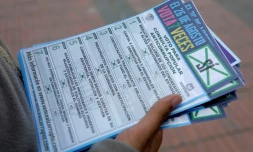 Prospectus anti-corruption distribués à Bogota le 22 août 2018, avant une consultation nationale