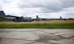 Photo d'archives d'avions militaires sur la base d'Évreux, en Normandie, le 9 juillet 2012