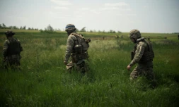 Des soldats ukrainiens dans un lieu non précisé dans l'est de l'Ukraine, le 6 juin 2025