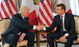 Donald Trump et Emmanuel Macron lors d'une rencontre à l'ambassade des Etats-Unis à Paris le 25 mai 2017