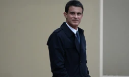 Le Premier ministre Manuel Valls sort de l'Elysée à Paris le 19 mai 2016