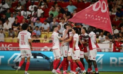 Les joueurs de Monaco se congratulent après le but d'Eric Dier face au Havre, le 16 août 2025 au stade Louis-II