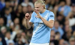 L'attaquant norvégien de Manchester City Erling Haaland célèbre son 50e but marqué en Ligue des champions, contre Naples le 18 septembre 2025 à Manchester