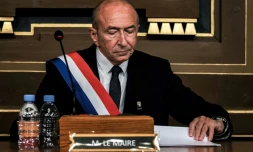 GĂ©rard Collomb (C) juste aprĂšs son Ă©lection, le 5 novembre 2018 Ă la tĂȘte de la mairie de Lyon