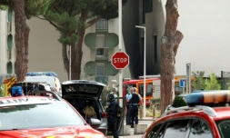 Forces de l'ordre et pompiers sécurisent les abords de la synagogue de la Grande-Motte, dans l'Hérault, le 24 août 2024