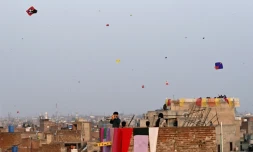 Des cerfs-volants dans le ciel de Lahore, au Pakistan, pour le festival de Basant, le 6 février 2026
